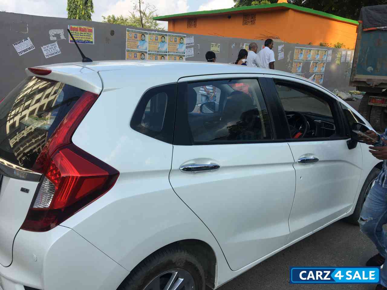 Pearl White Honda Jazz VX CVT Petrol