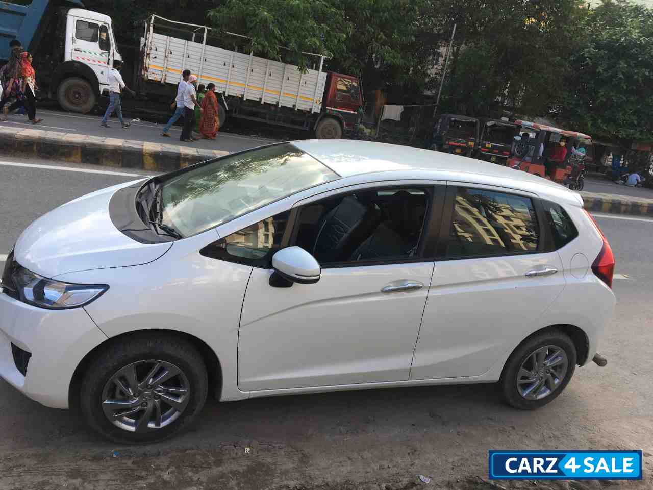 Pearl White Honda Jazz VX CVT Petrol