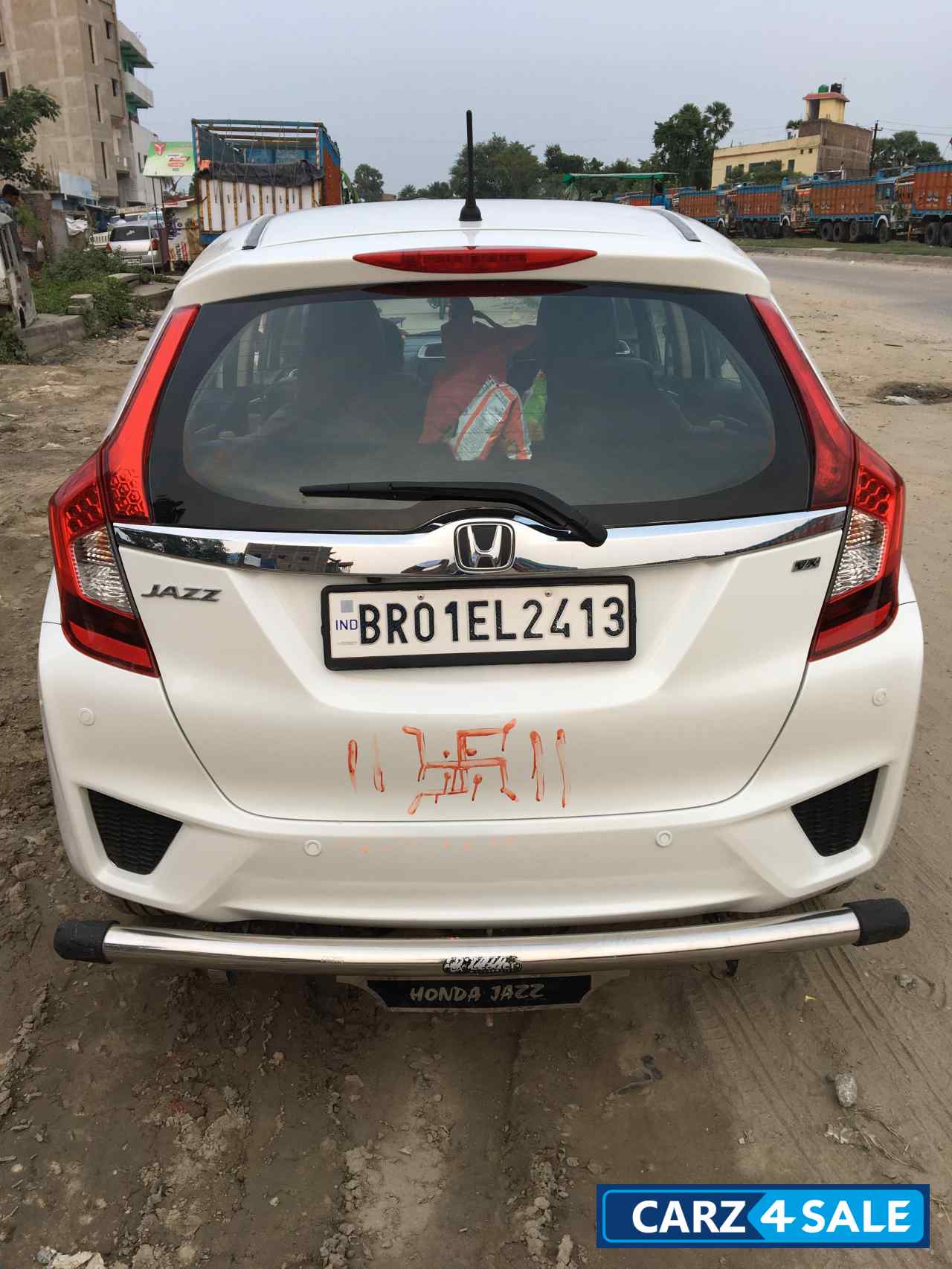 Pearl White Honda Jazz VX CVT Petrol