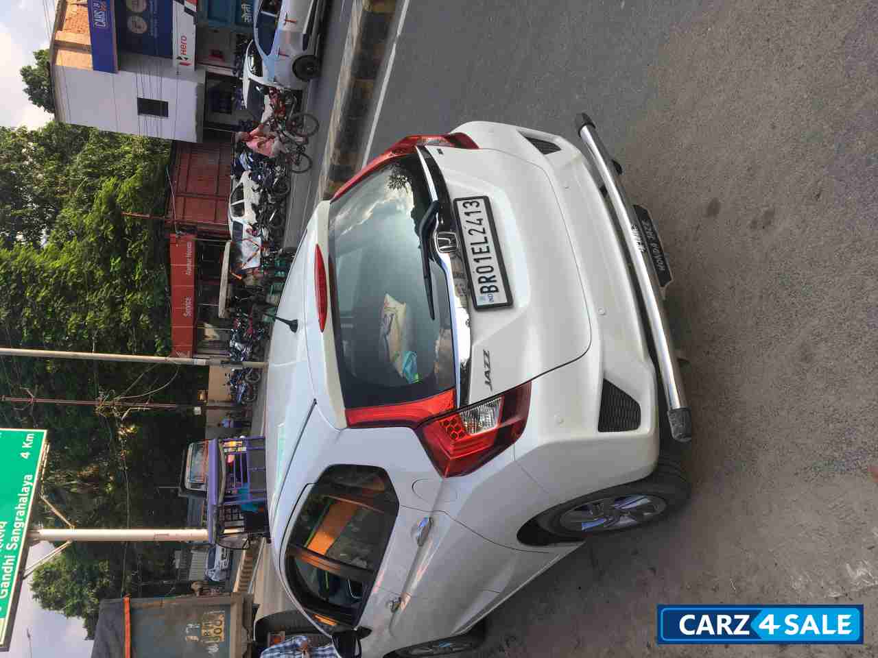 Pearl White Honda Jazz VX CVT Petrol