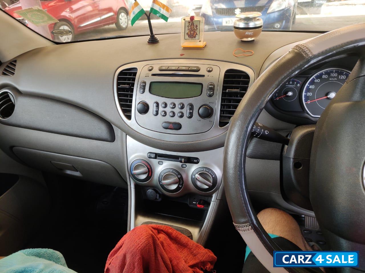 Ice Silver Hyundai Grand i10 Sportz 1.2 Kappa Dual VTVT Petrol