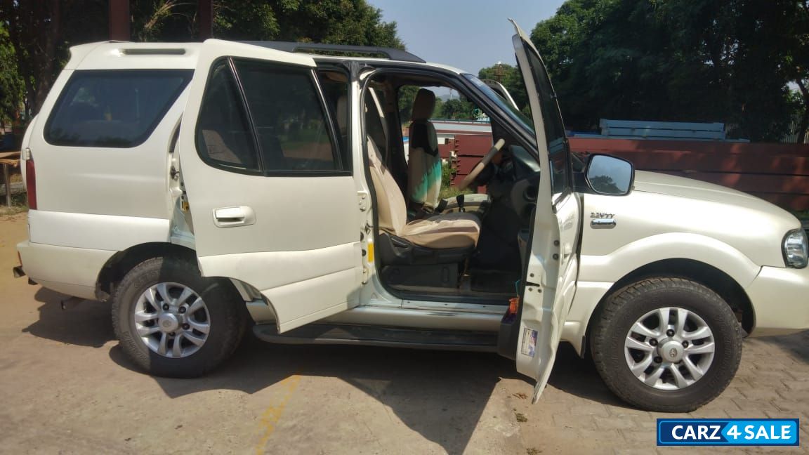White Tata Safari Storme VX 4x2 BS4