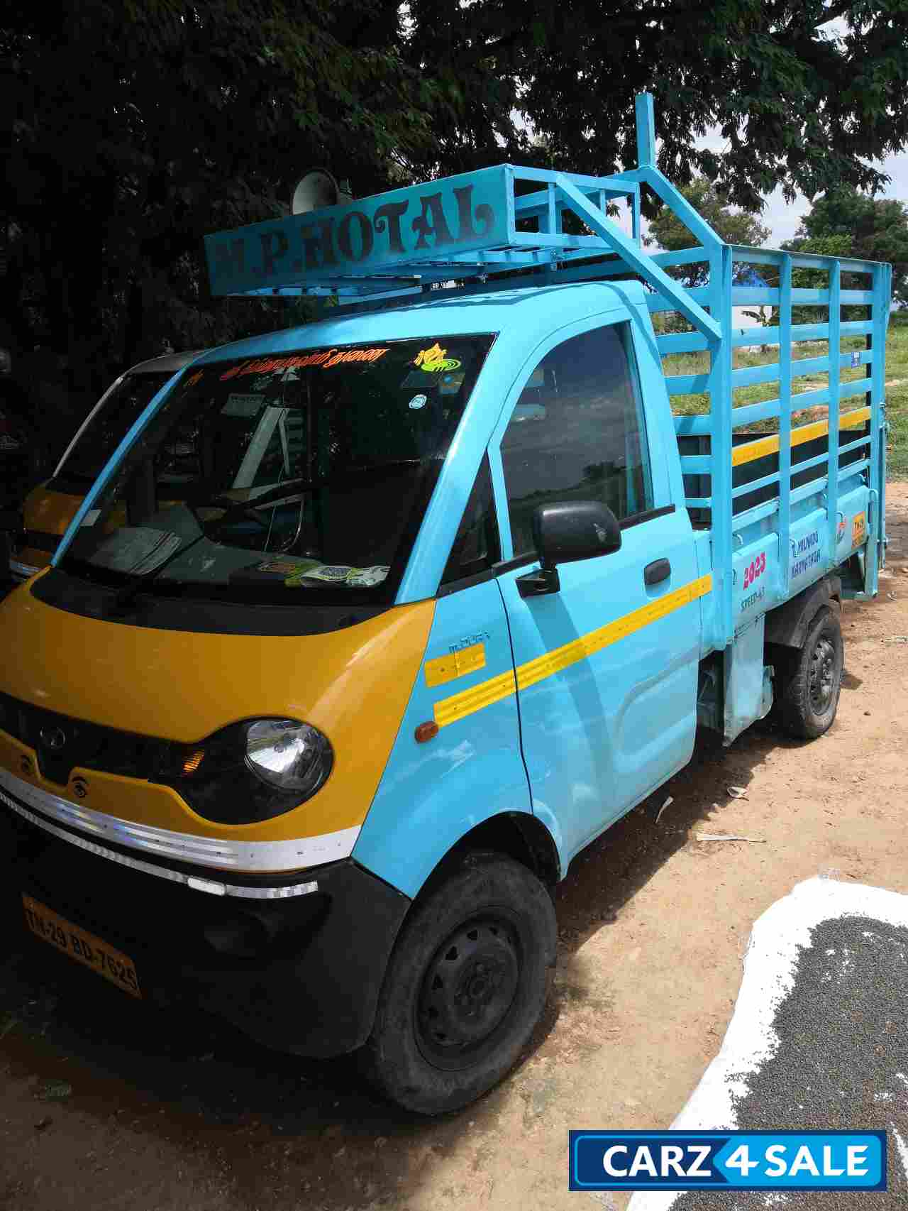 Blue Mahindra S6-16 Diesel