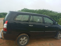 Black Toyota Innova 2.5 V 8 STR