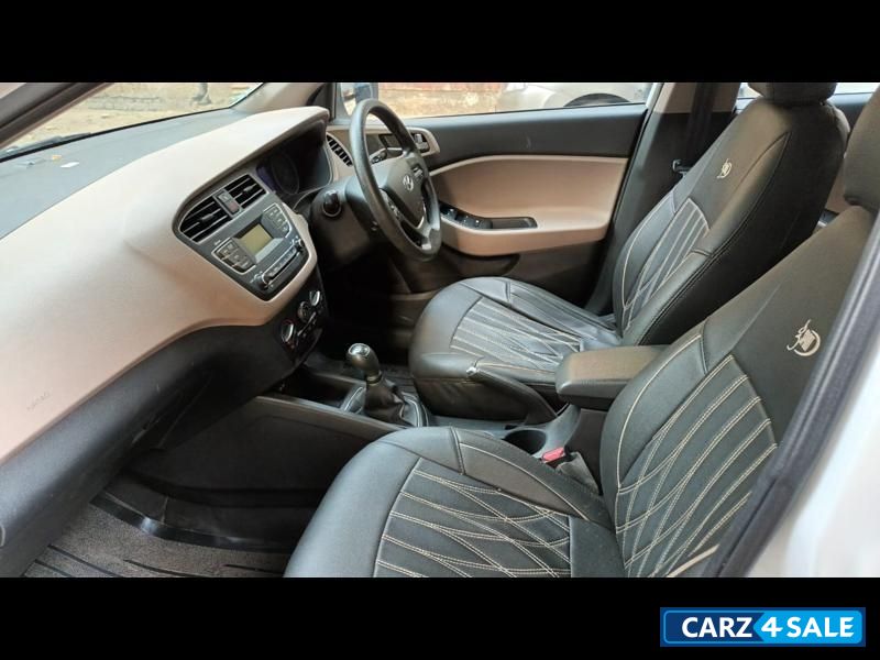 White Hyundai Elite i20 Sportz 1.2