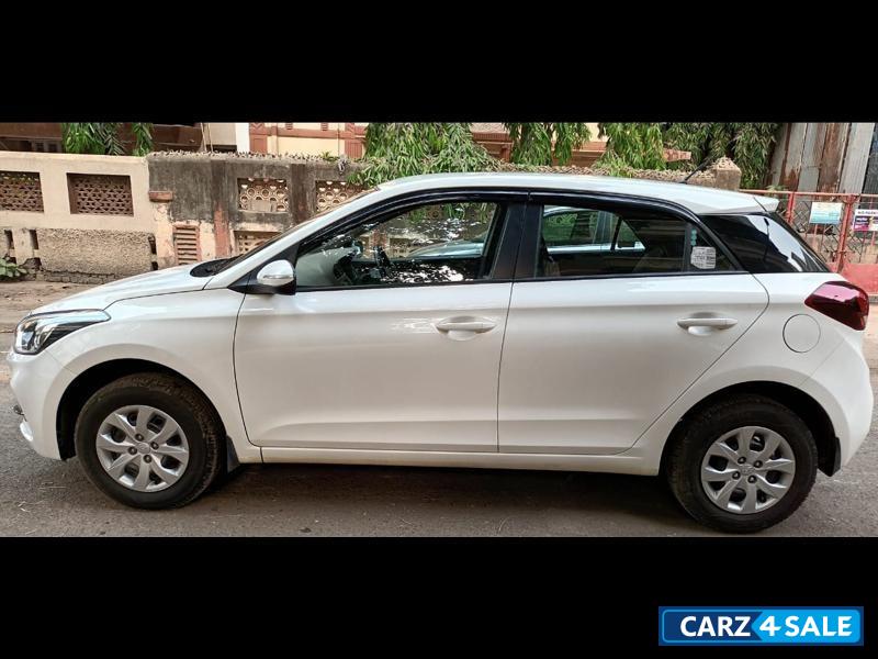 White Hyundai Elite i20 Sportz 1.2