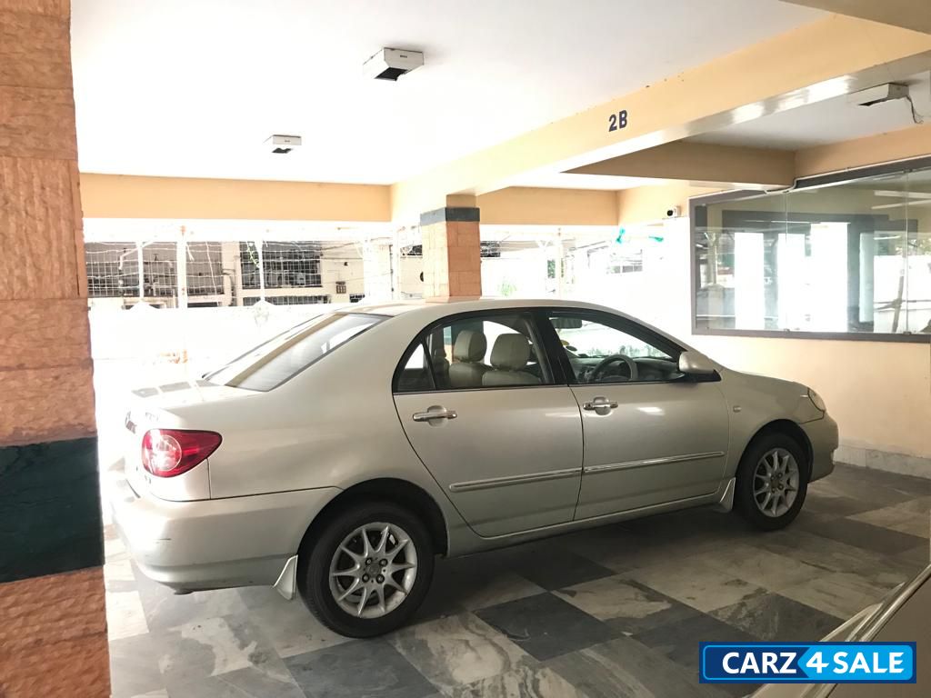 Silver Toyota Corolla H5 1.8E Silver Toyota Corolla H5 1.8E