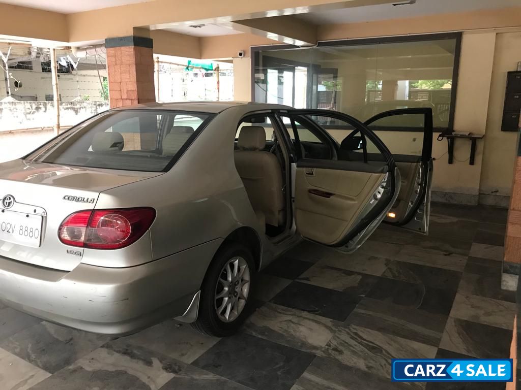 Silver Toyota Corolla H5 1.8E Silver Toyota Corolla H5 1.8E