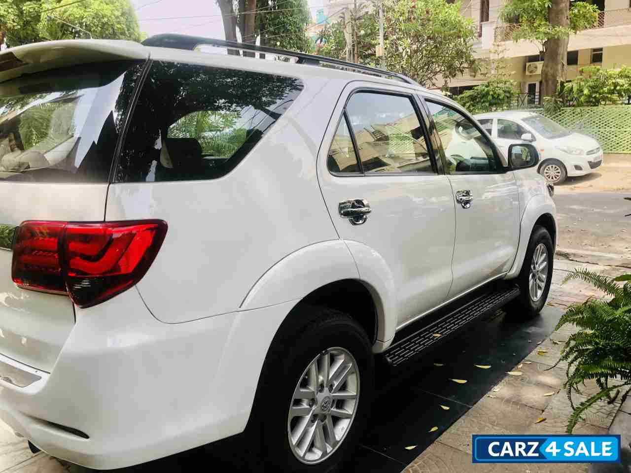 White Toyota Fortuner 3.0 4x2 AT