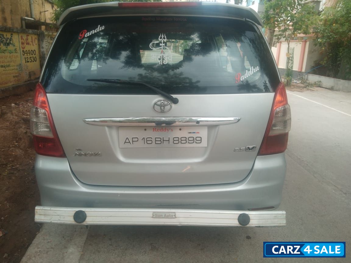 Toyota Innova 2.5 V 7 STR Toyota Innova 2.5 V 7 STR