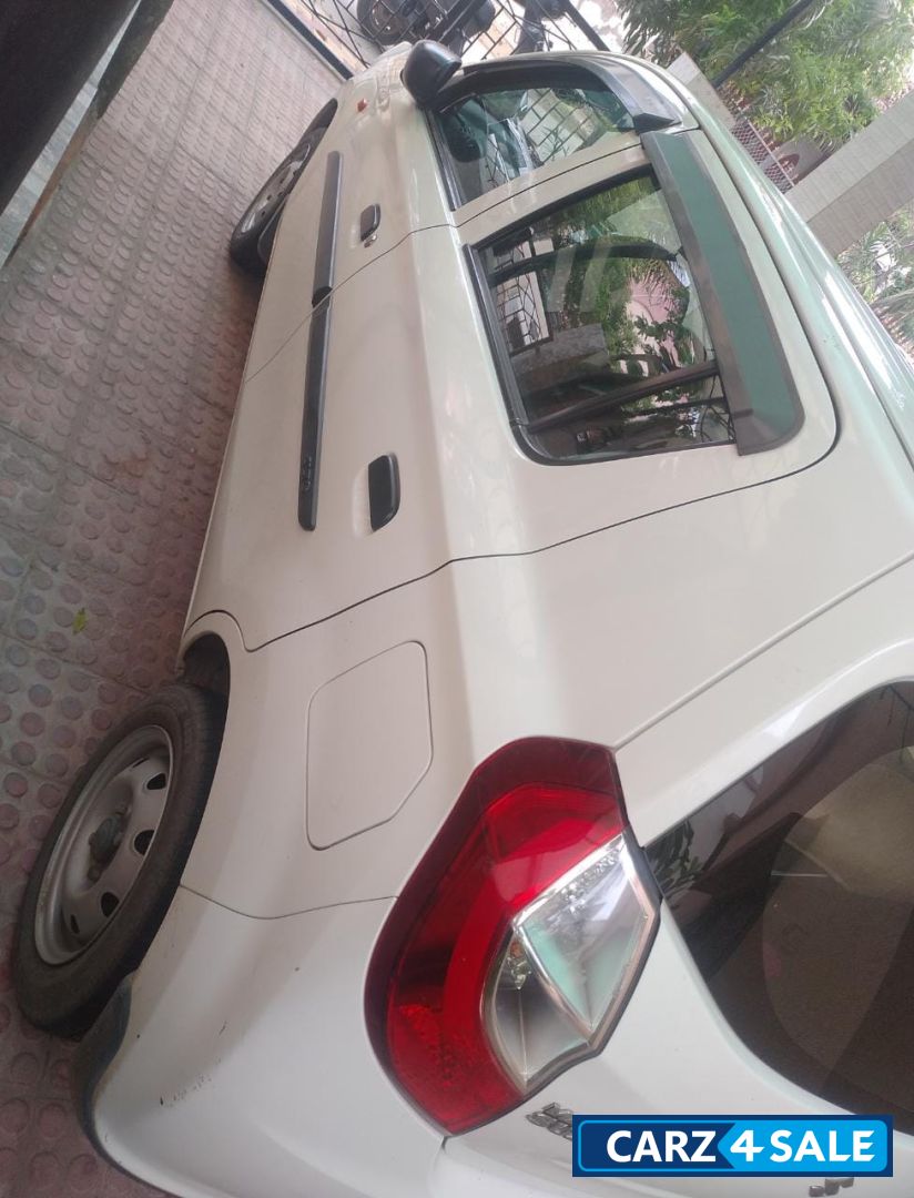 White Maruti Suzuki Alto K10 LXi