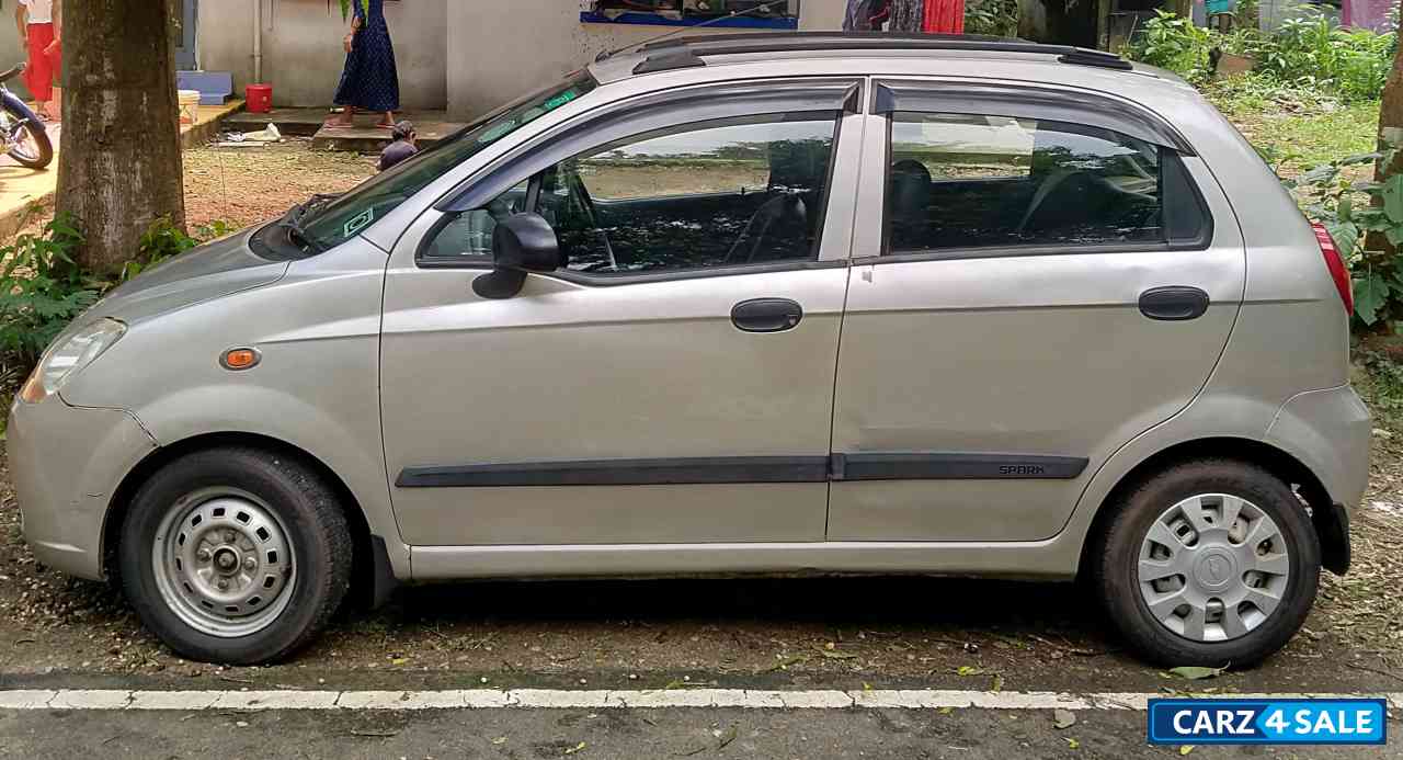 Biege Chevrolet Spark
