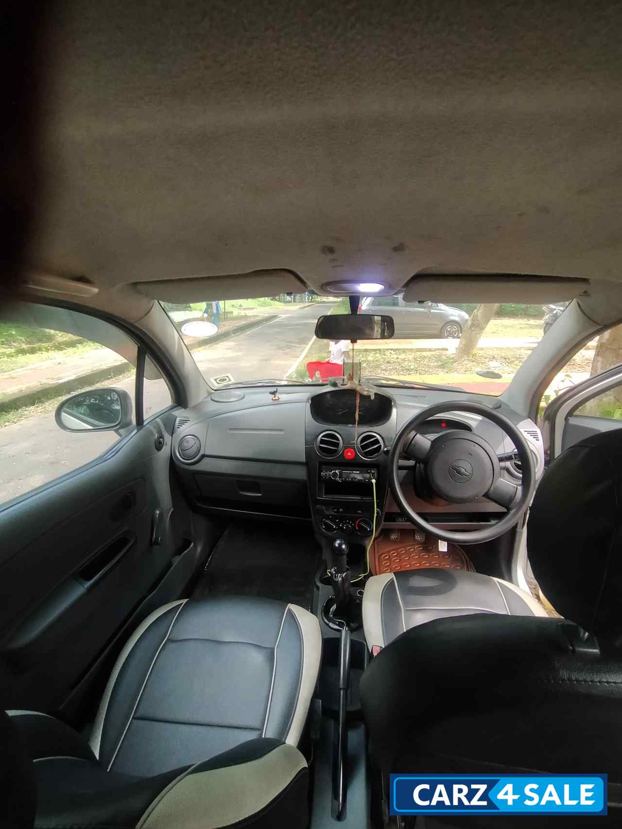 Biege Chevrolet Spark Biege Chevrolet Spark