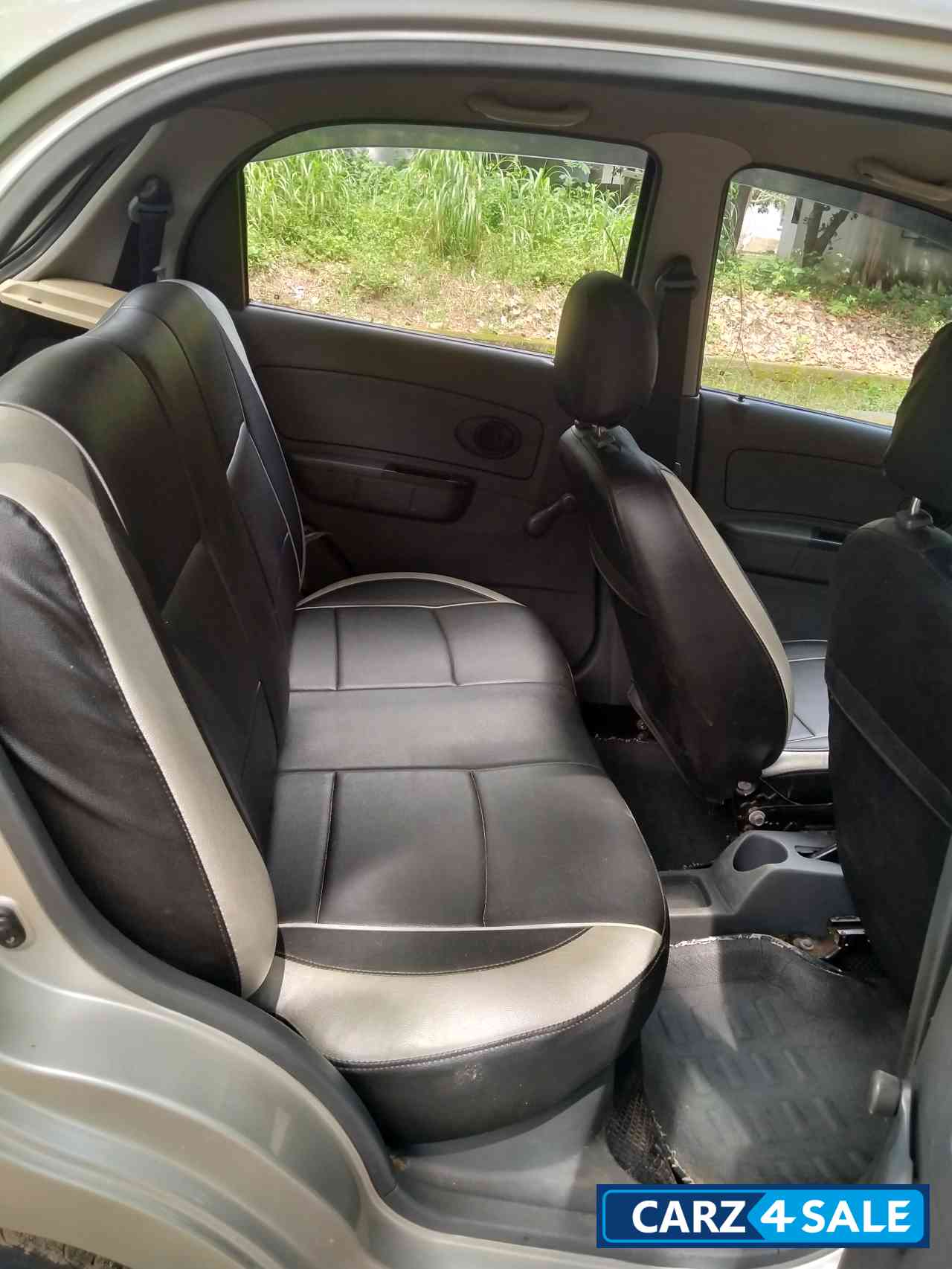 Biege Chevrolet Spark Biege Chevrolet Spark