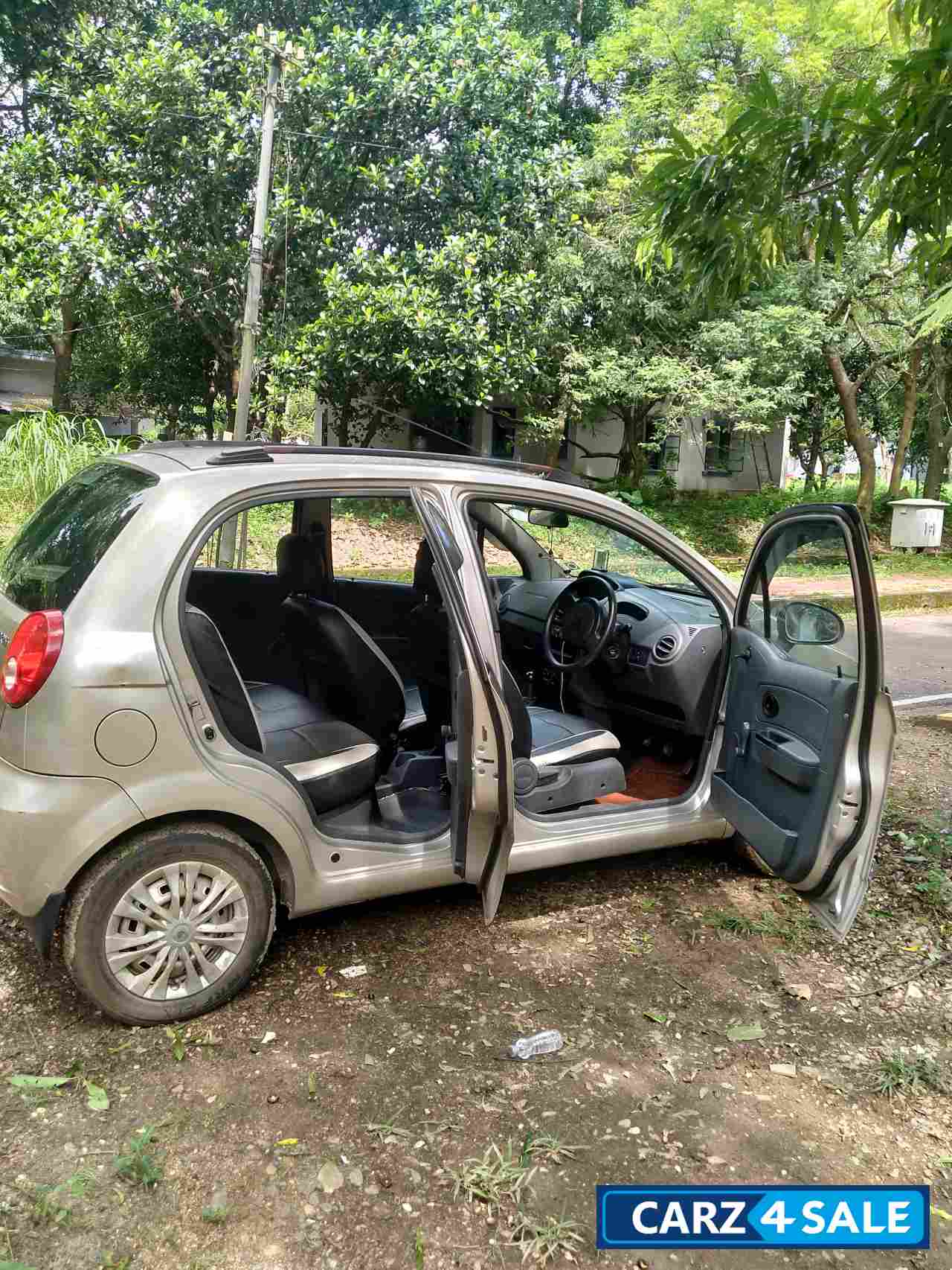 Biege Chevrolet Spark Biege Chevrolet Spark