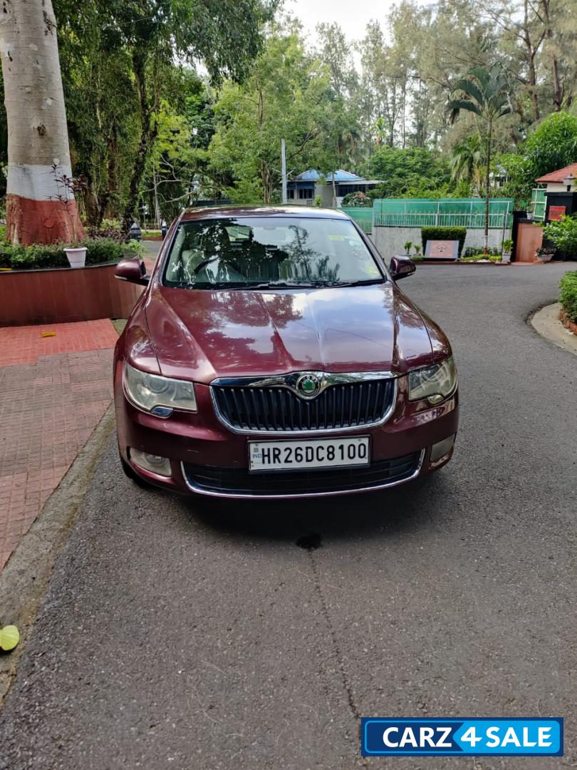 Maroon Skoda Superb 2.0 TDI PD Maroon Skoda Superb 2.0 TDI PD