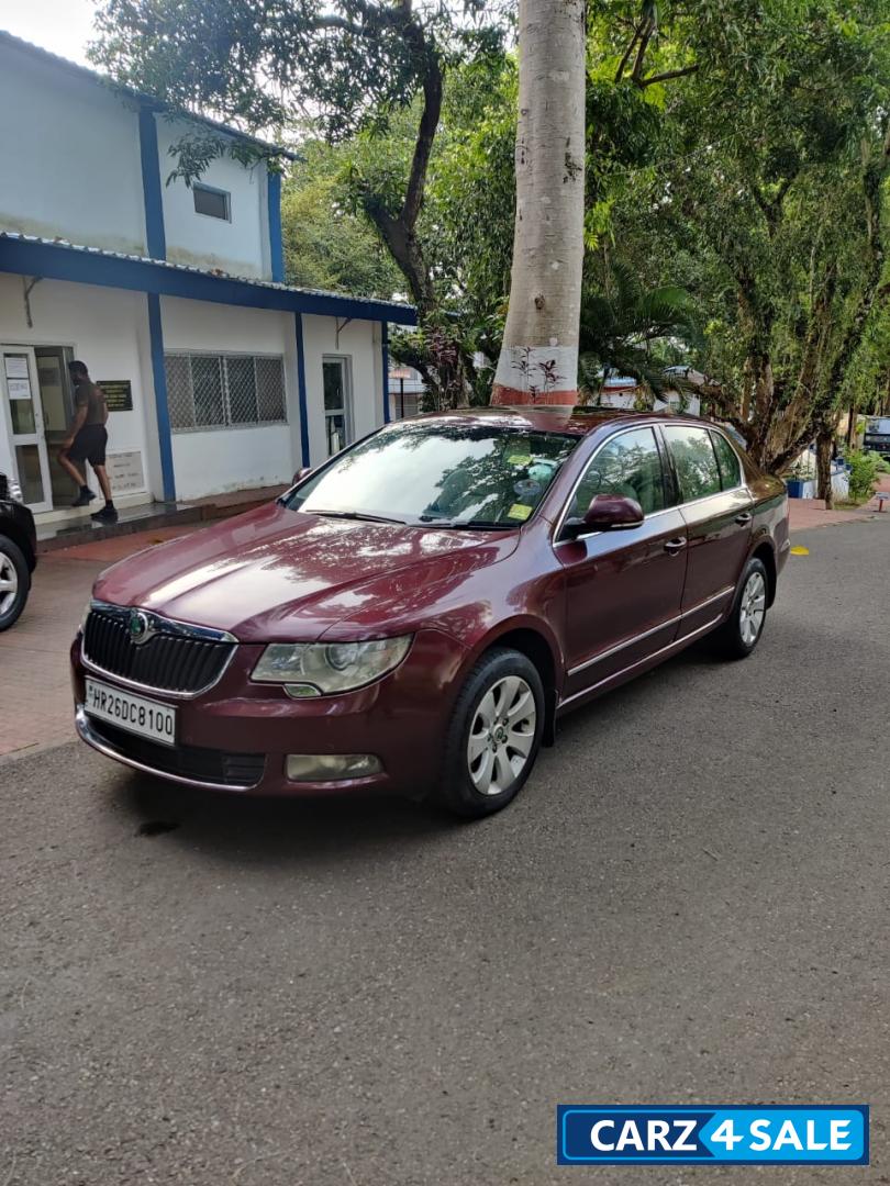 Maroon Skoda Superb 2.0 TDI PD Maroon Skoda Superb 2.0 TDI PD