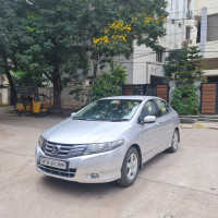 Silver Honda City 1.5 V MT