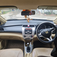 Silver Honda City 1.5 V MT