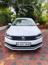 White Volkswagen Jetta Comfortline TSI
