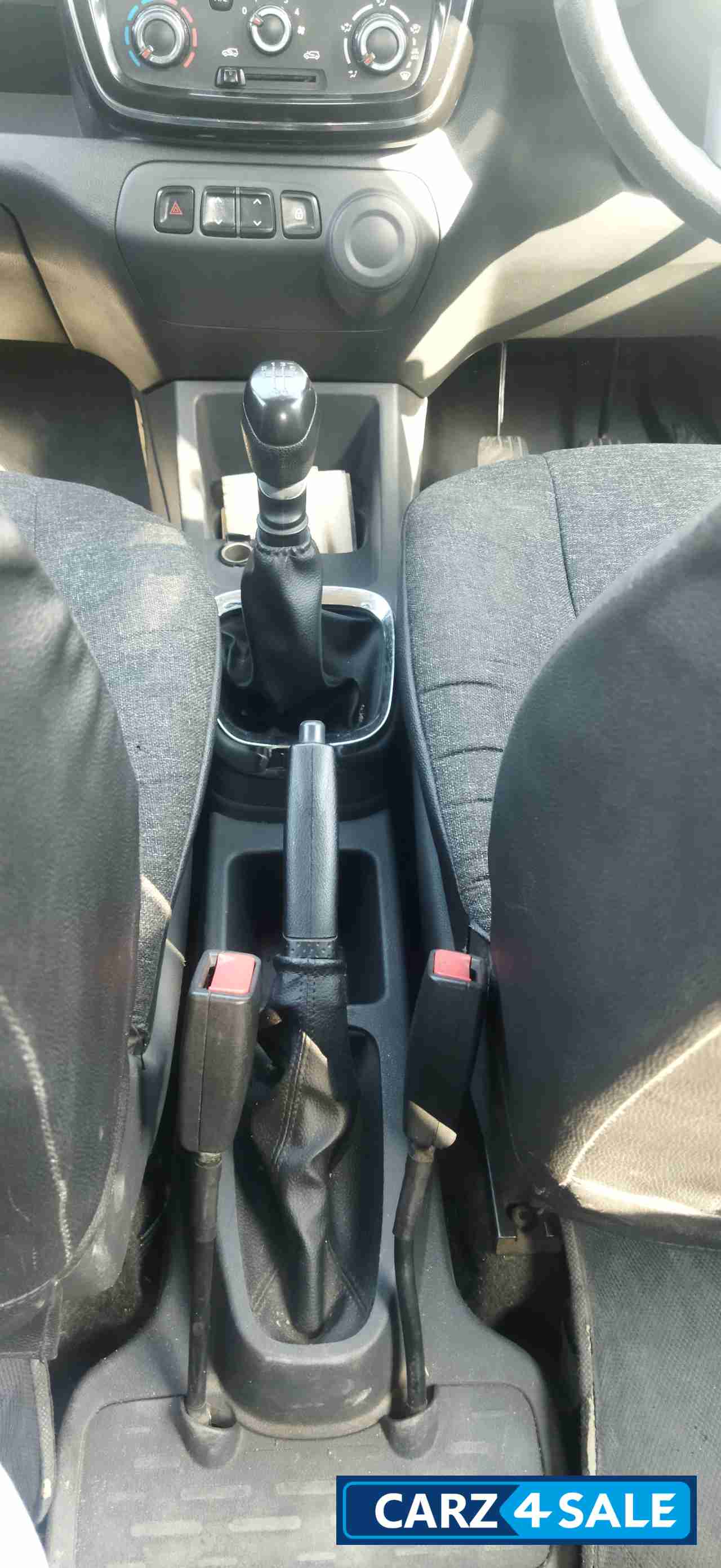 White Renault Kwid 1.0 RXT Opt