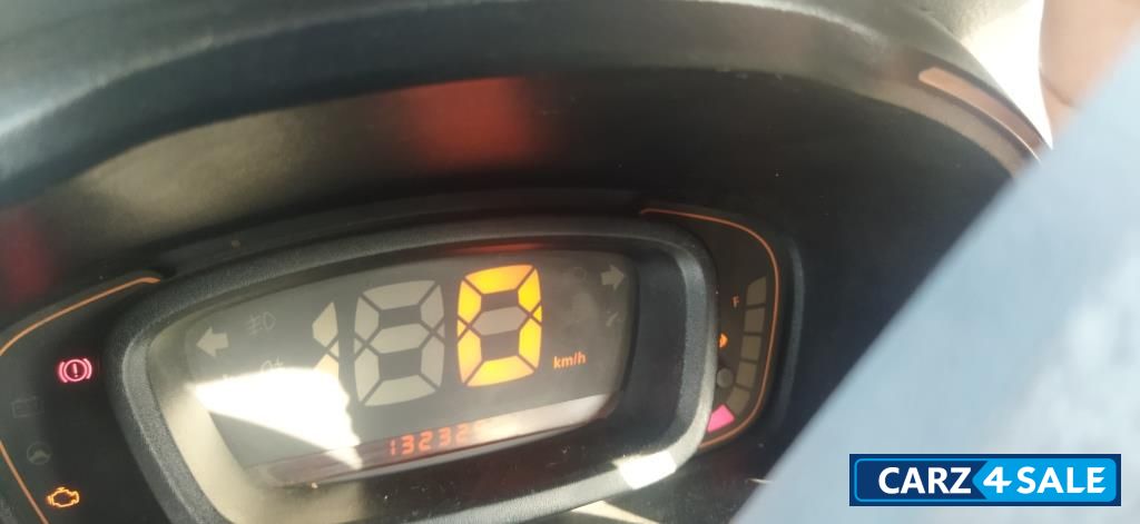 White Renault Kwid 1.0 RXT Opt