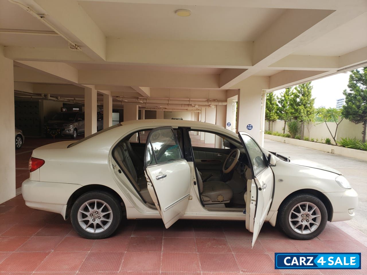 Beige Toyota Corolla H1 1.8J Beige Toyota Corolla H1 1.8J