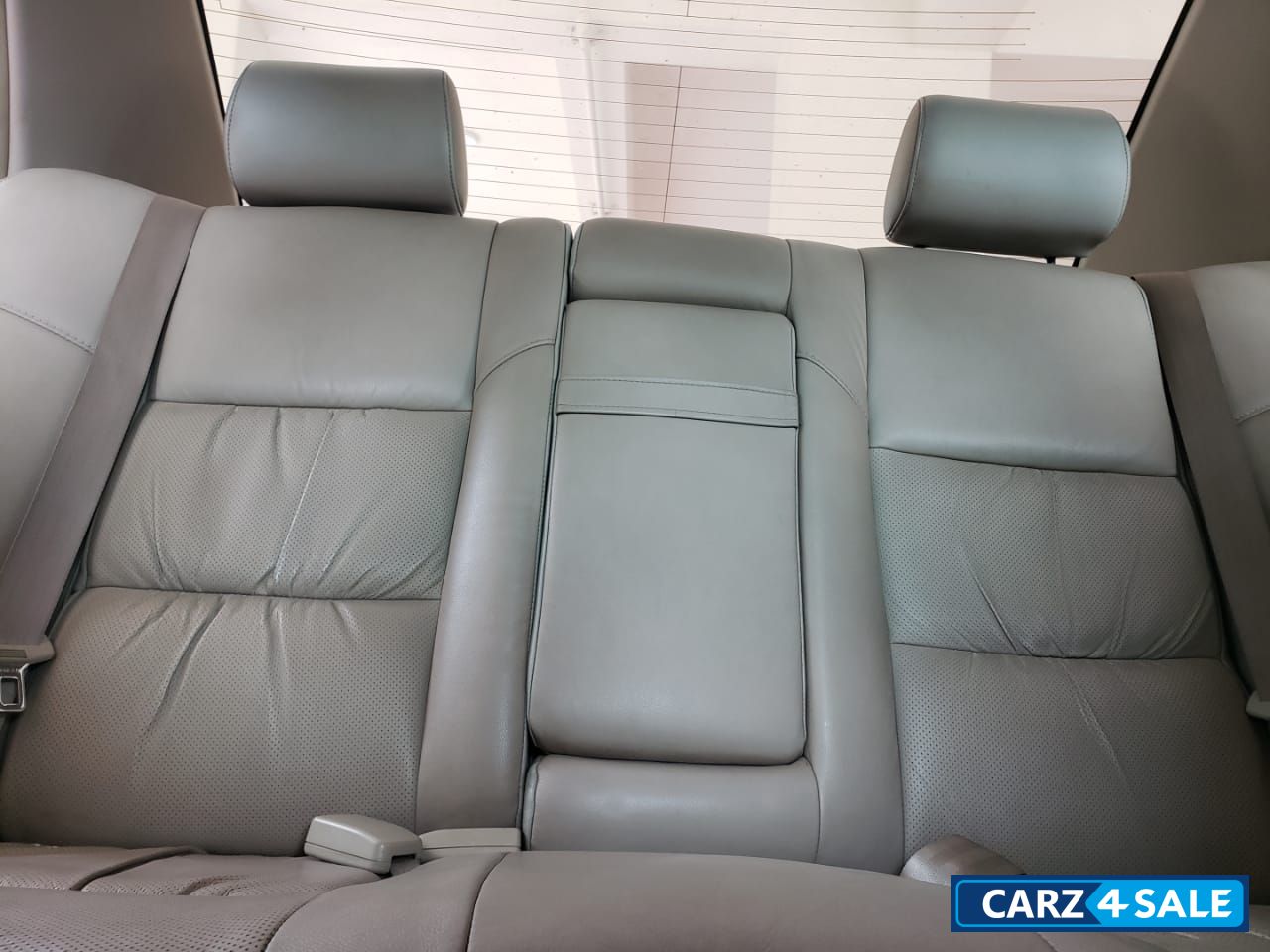 Beige Toyota Corolla H1 1.8J Beige Toyota Corolla H1 1.8J