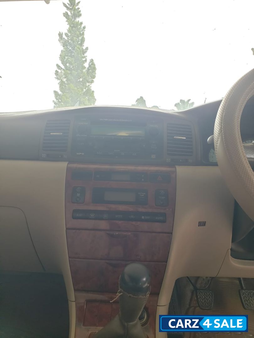 Beige Toyota Corolla H1 1.8J Beige Toyota Corolla H1 1.8J