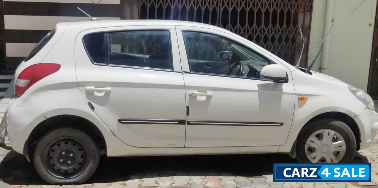 White Hyundai i20 Magna Optional 1.2 White Hyundai i20 Magna Optional 1.2