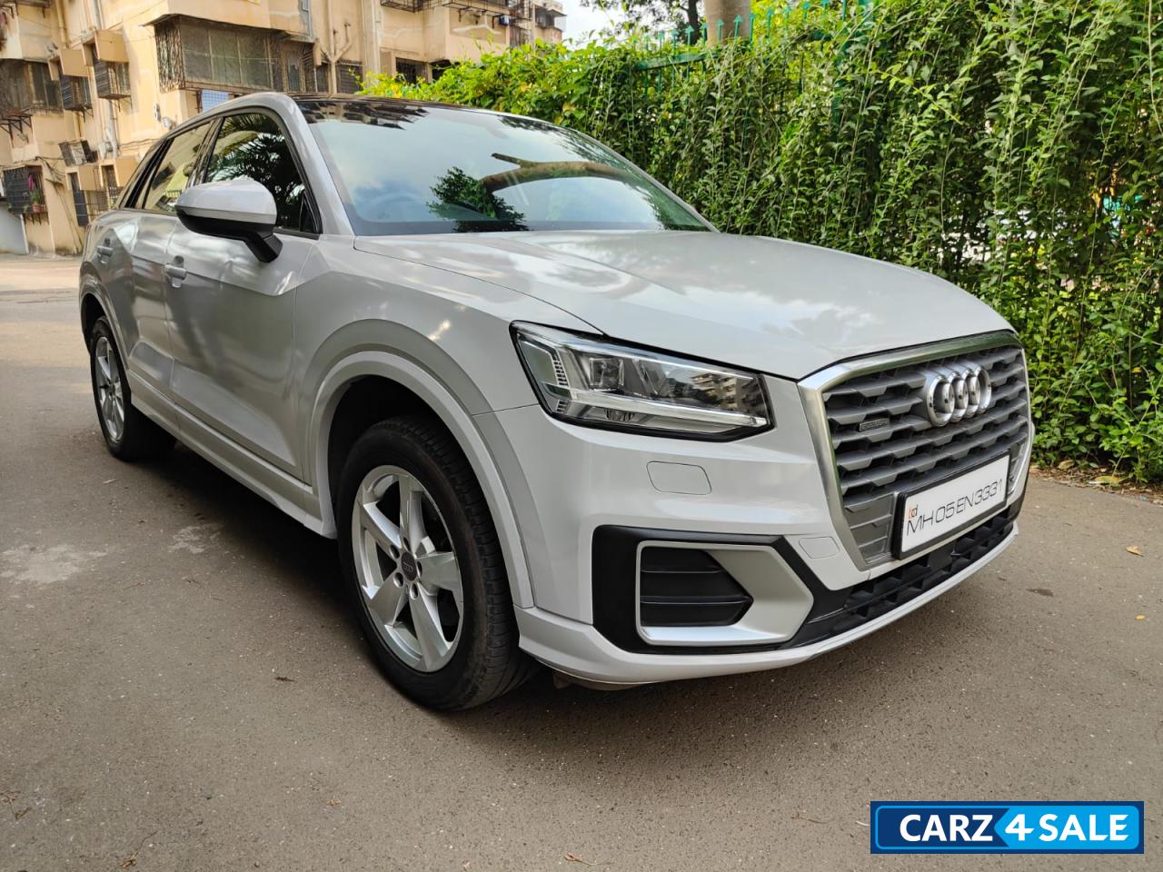 White Audi Q2