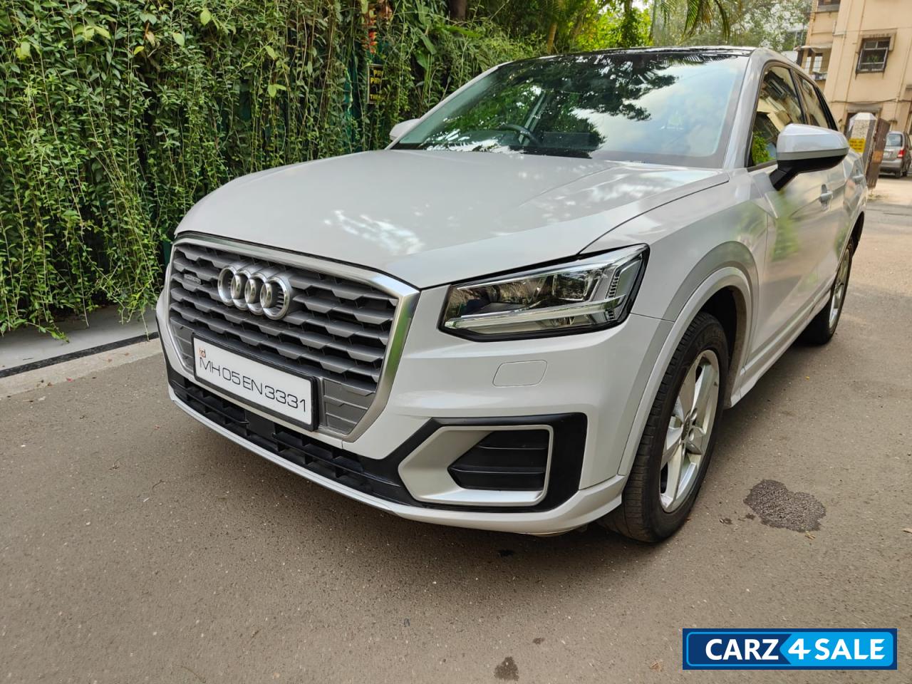 White Audi Q2