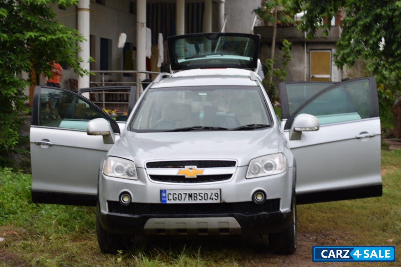Silver Chevrolet Captiva LT