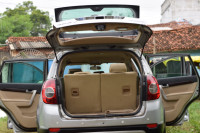 Silver Chevrolet Captiva LT