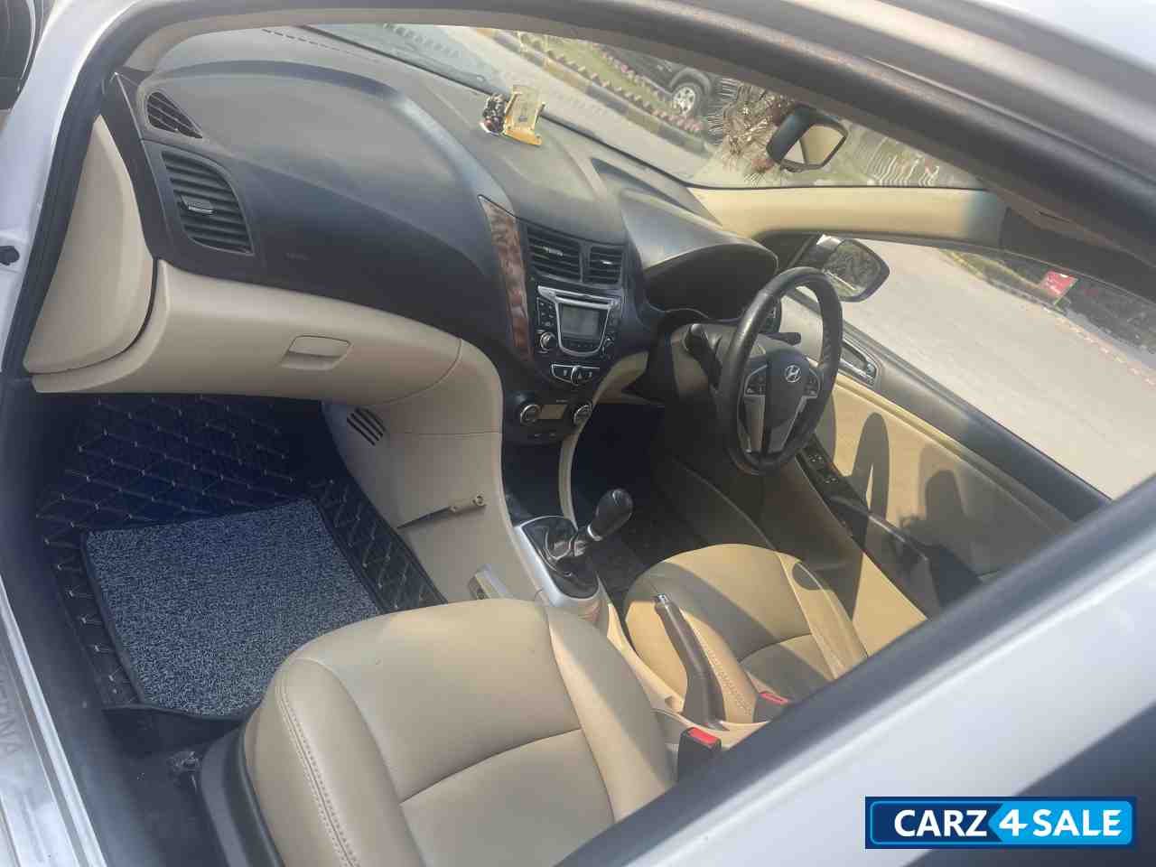 Hyundai Verna Transform 1.6 SX VTVT Hyundai Verna Transform 1.6 SX VTVT