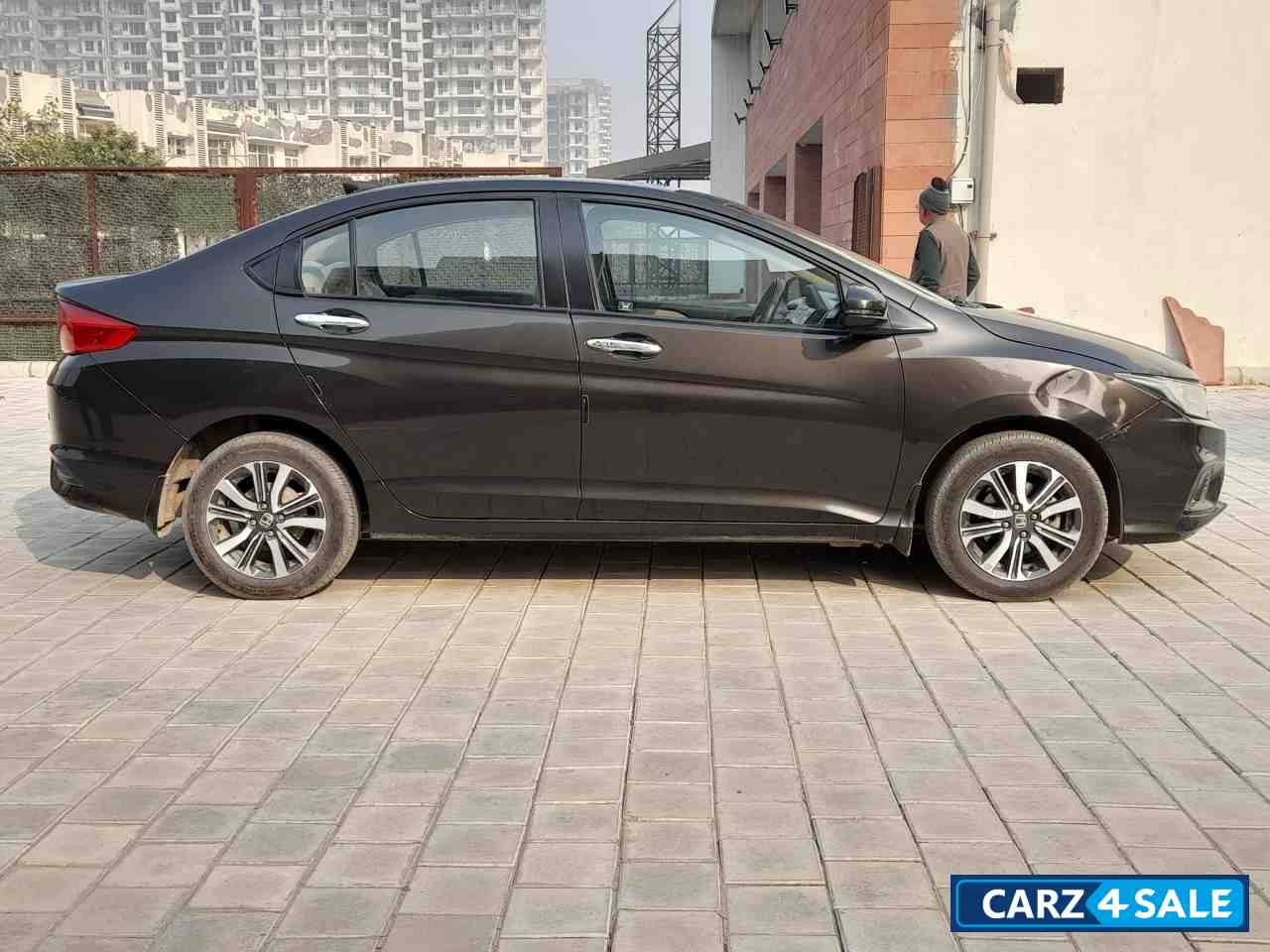 Golden Brown Honda City 1.5 V MT Golden Brown Honda City 1.5 V MT