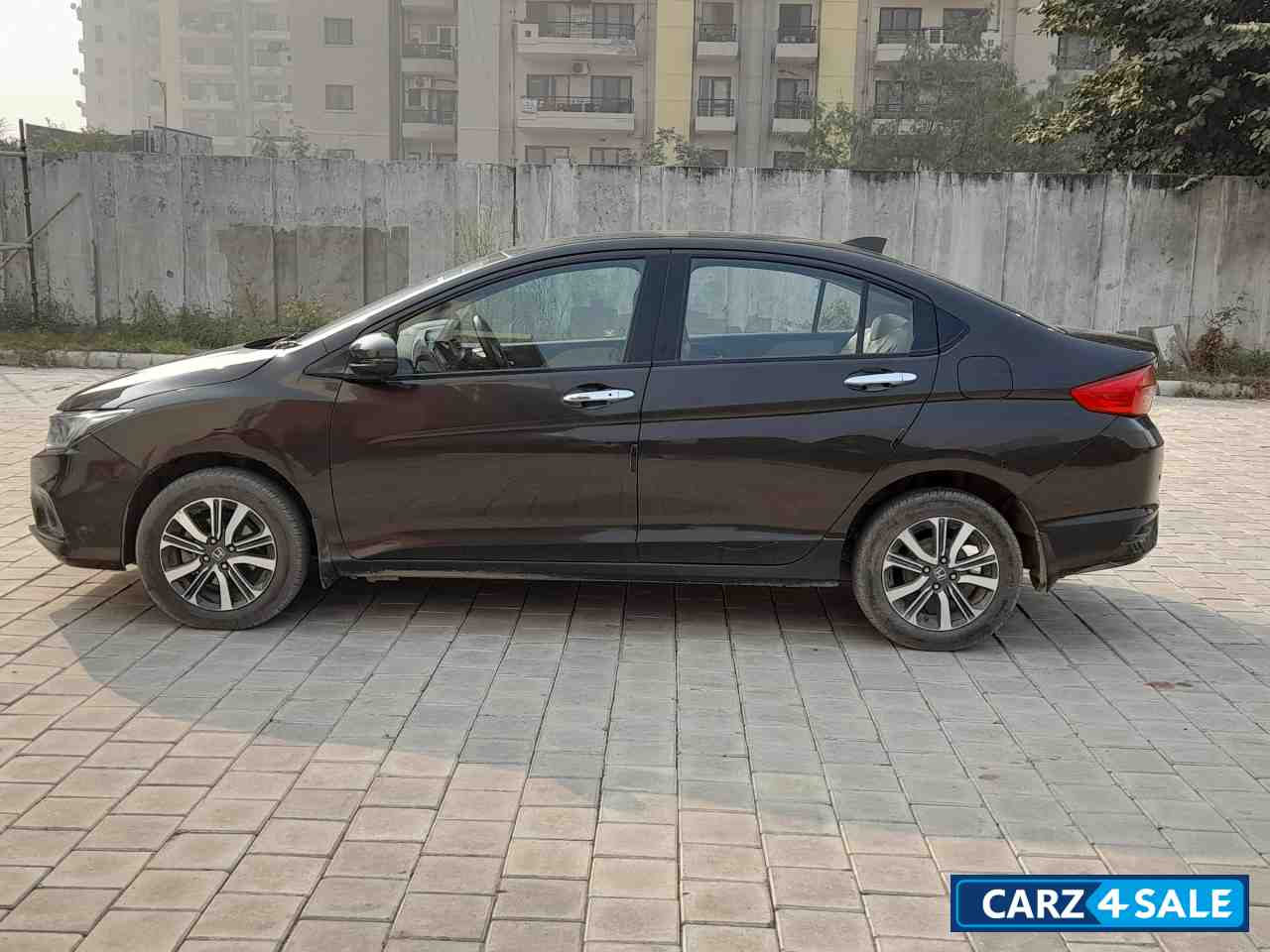 Golden Brown Honda City 1.5 V MT Golden Brown Honda City 1.5 V MT