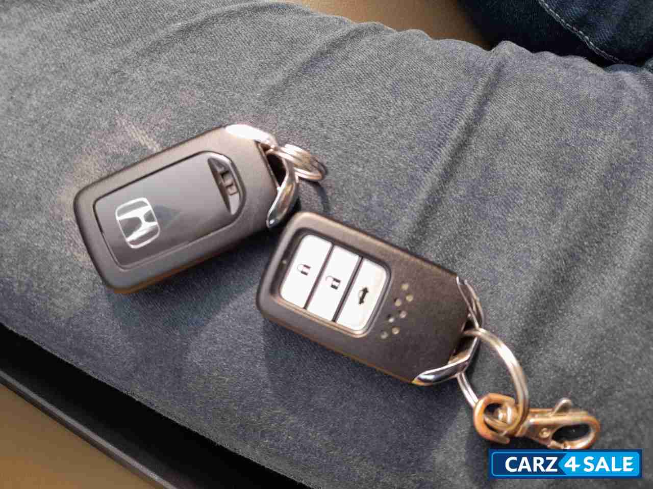 Golden Brown Honda City 1.5 V MT Golden Brown Honda City 1.5 V MT