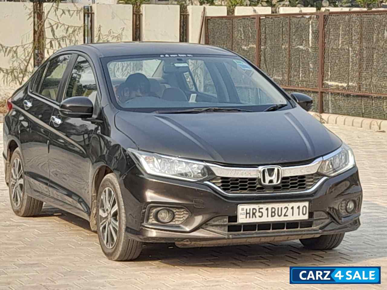 Golden Brown Honda City 1.5 V MT Golden Brown Honda City 1.5 V MT