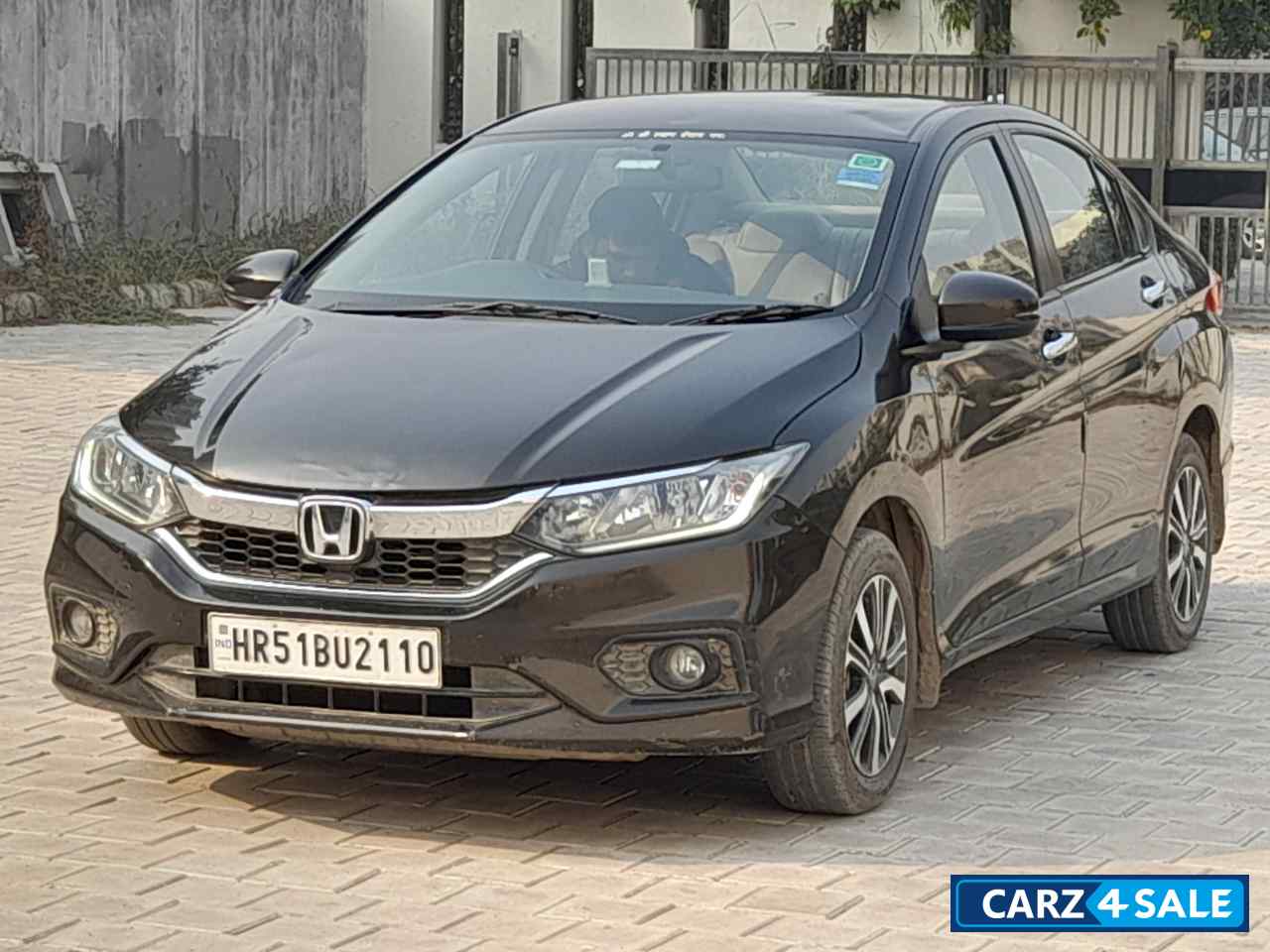 Golden Brown Honda City 1.5 V MT Golden Brown Honda City 1.5 V MT