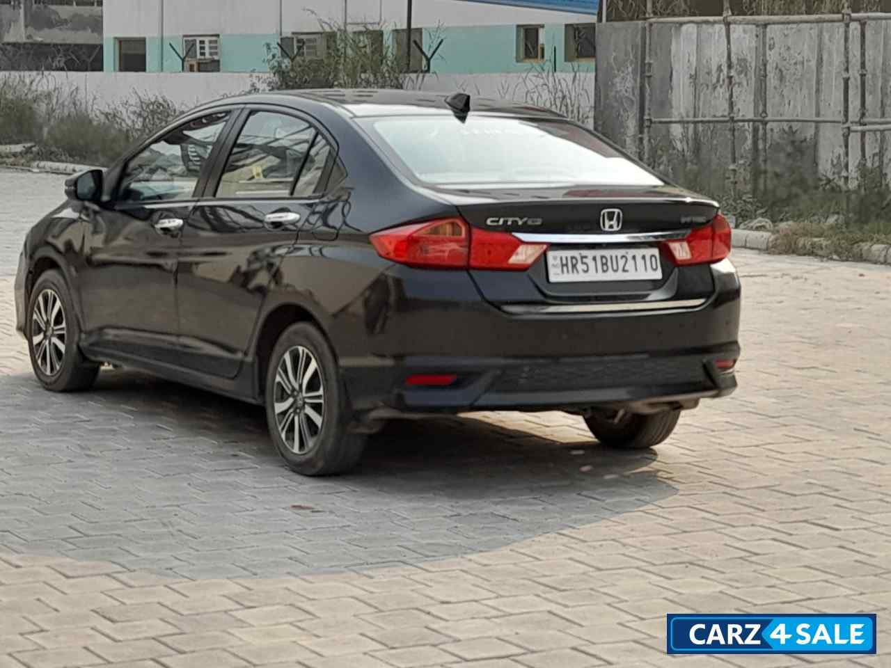 Golden Brown Honda City 1.5 V MT Golden Brown Honda City 1.5 V MT