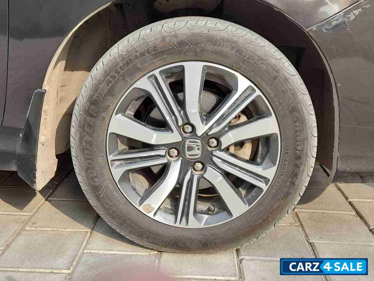 Golden Brown Honda City 1.5 V MT Golden Brown Honda City 1.5 V MT