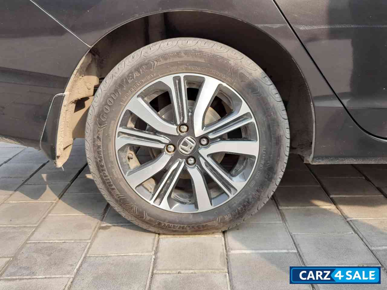 Golden Brown Honda City 1.5 V MT Golden Brown Honda City 1.5 V MT