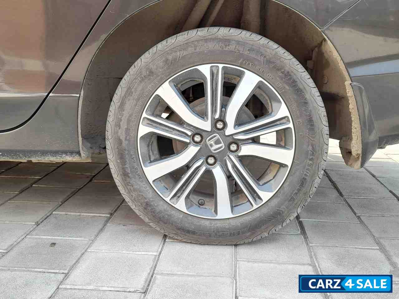 Golden Brown Honda City 1.5 V MT Golden Brown Honda City 1.5 V MT