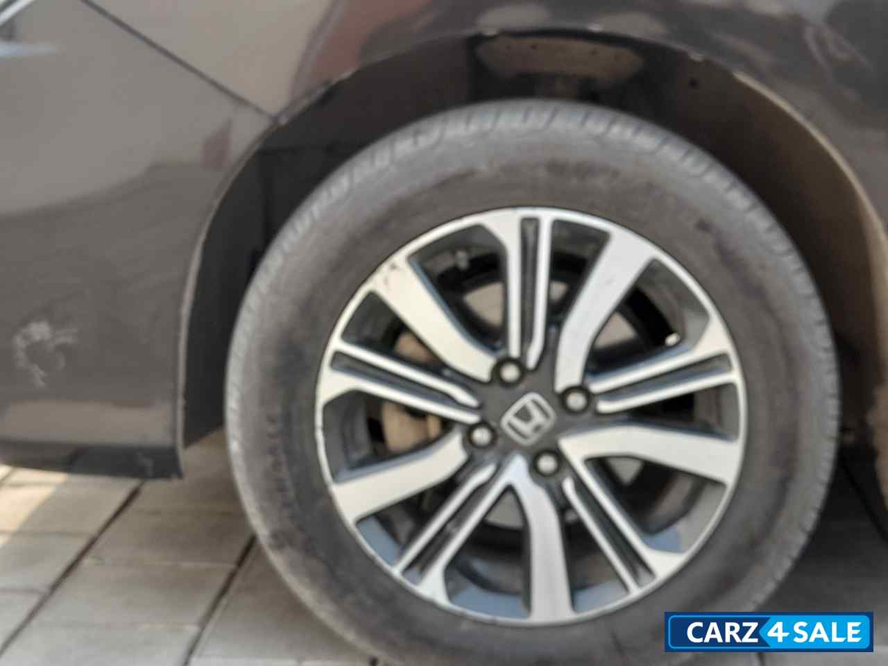 Golden Brown Honda City 1.5 V MT Golden Brown Honda City 1.5 V MT