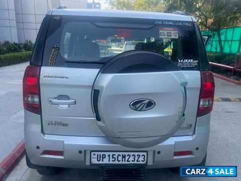 Silver Mahindra TUV300 T8 AMT Silver Mahindra TUV300 T8 AMT