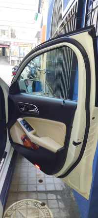 Mercedes-Benz GLA Style 200d Diesel AT