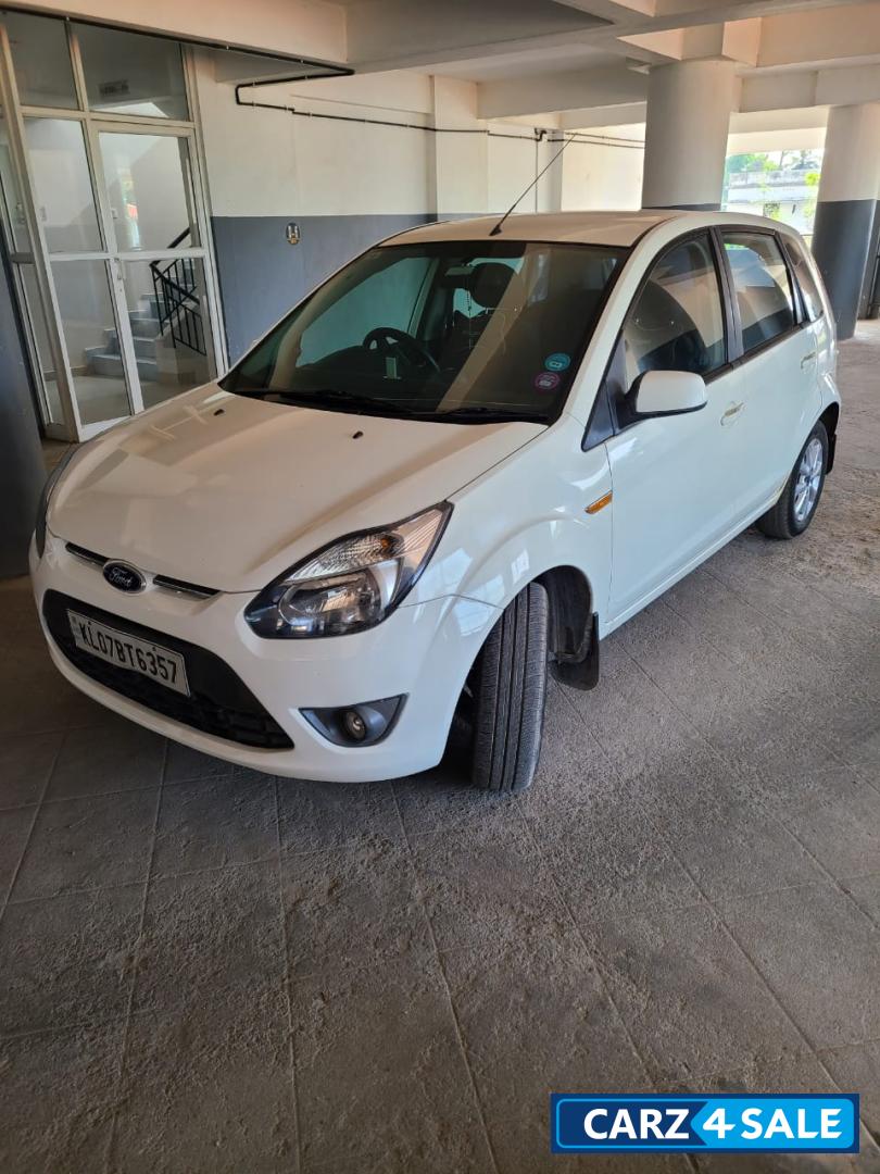 White Ford Figo 1.4 Duratorq Titanium