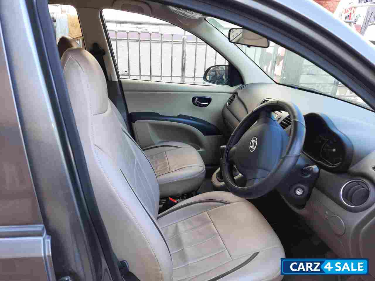 Gray Hyundai i10 1.2 Sportz