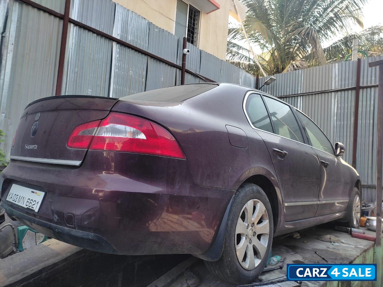 Skoda Superb Elegance 1.8 TSI AT